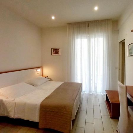 Hotel Brotas Rimini Extérieur photo
