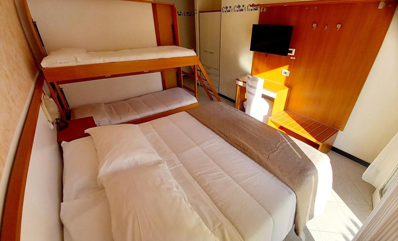 Hotel Brotas Rimini Extérieur photo