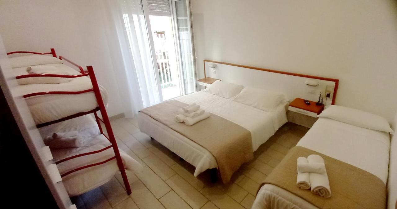 Hotel Brotas Rimini Extérieur photo