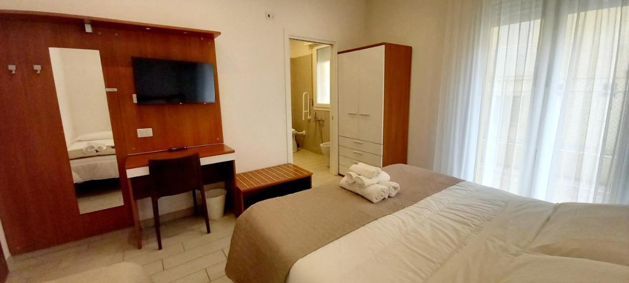 Hotel Brotas Rimini Extérieur photo