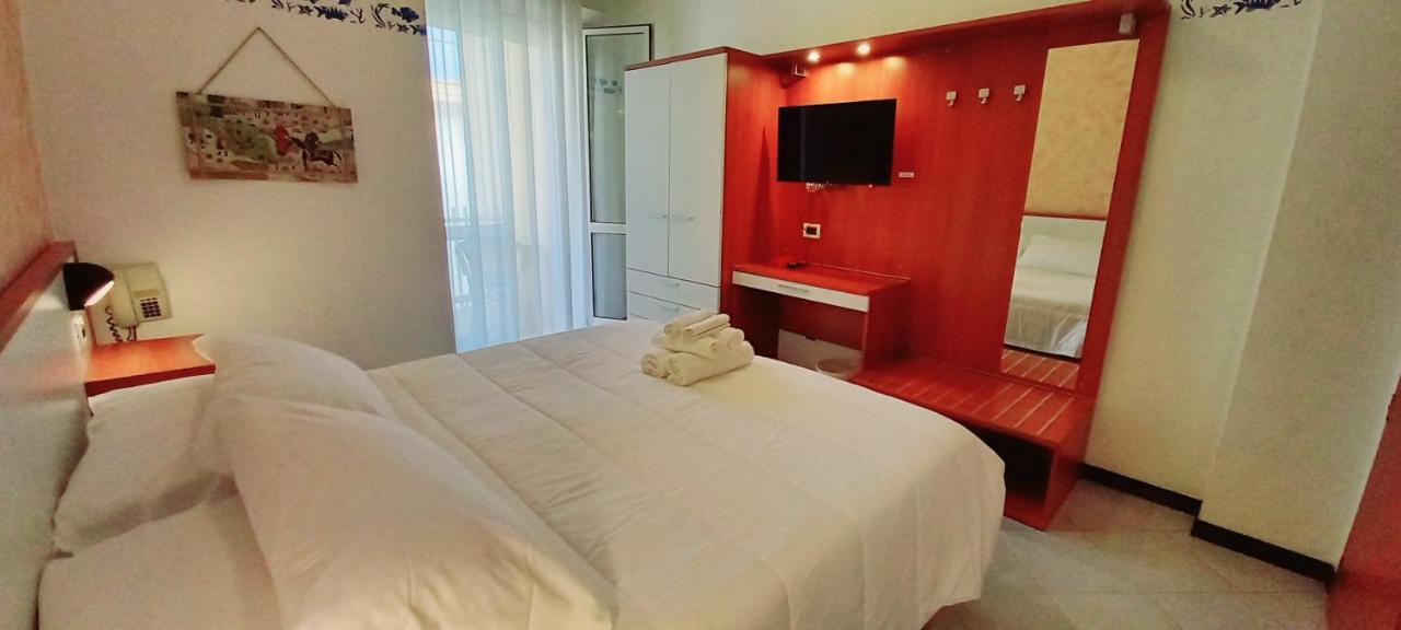 Hotel Brotas Rimini Extérieur photo