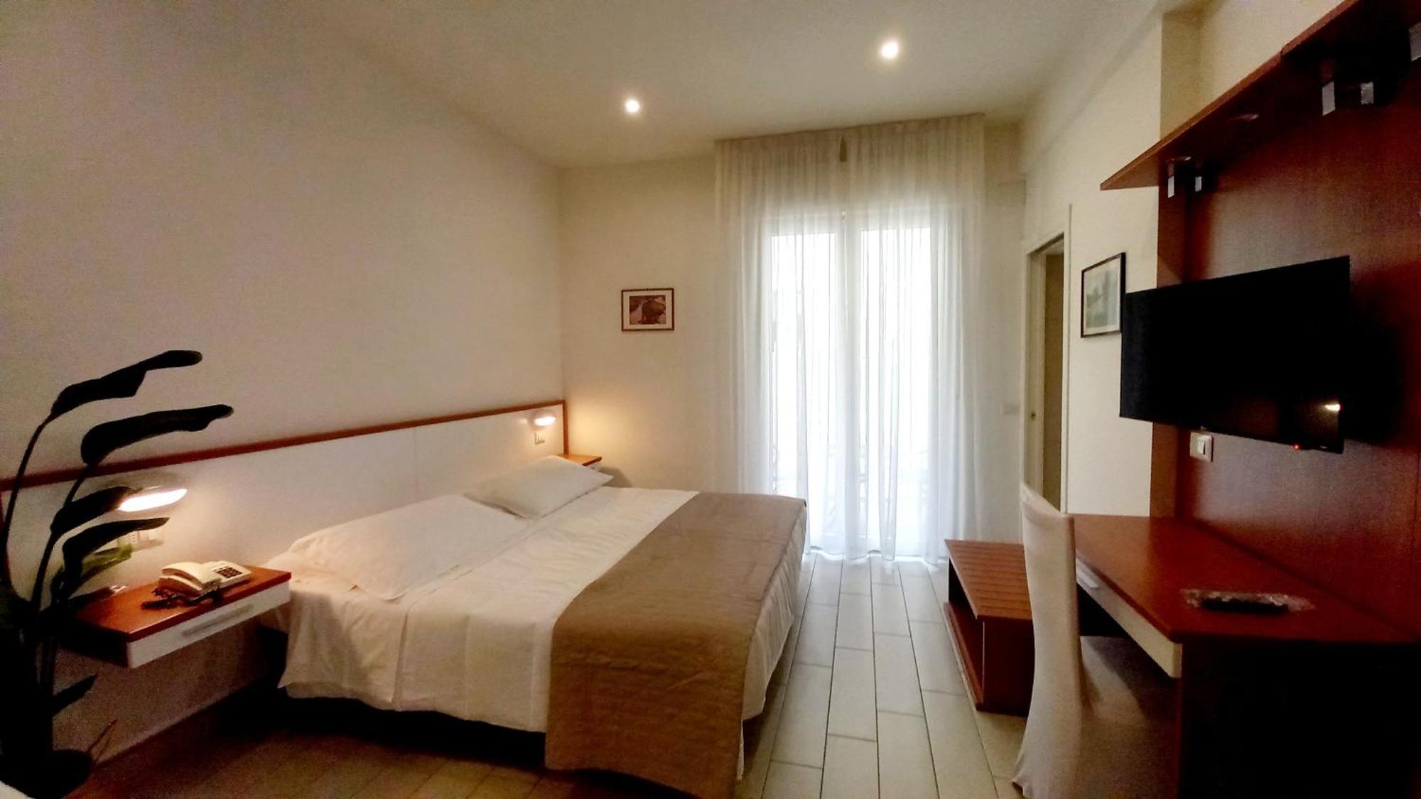 Hotel Brotas Rimini Extérieur photo