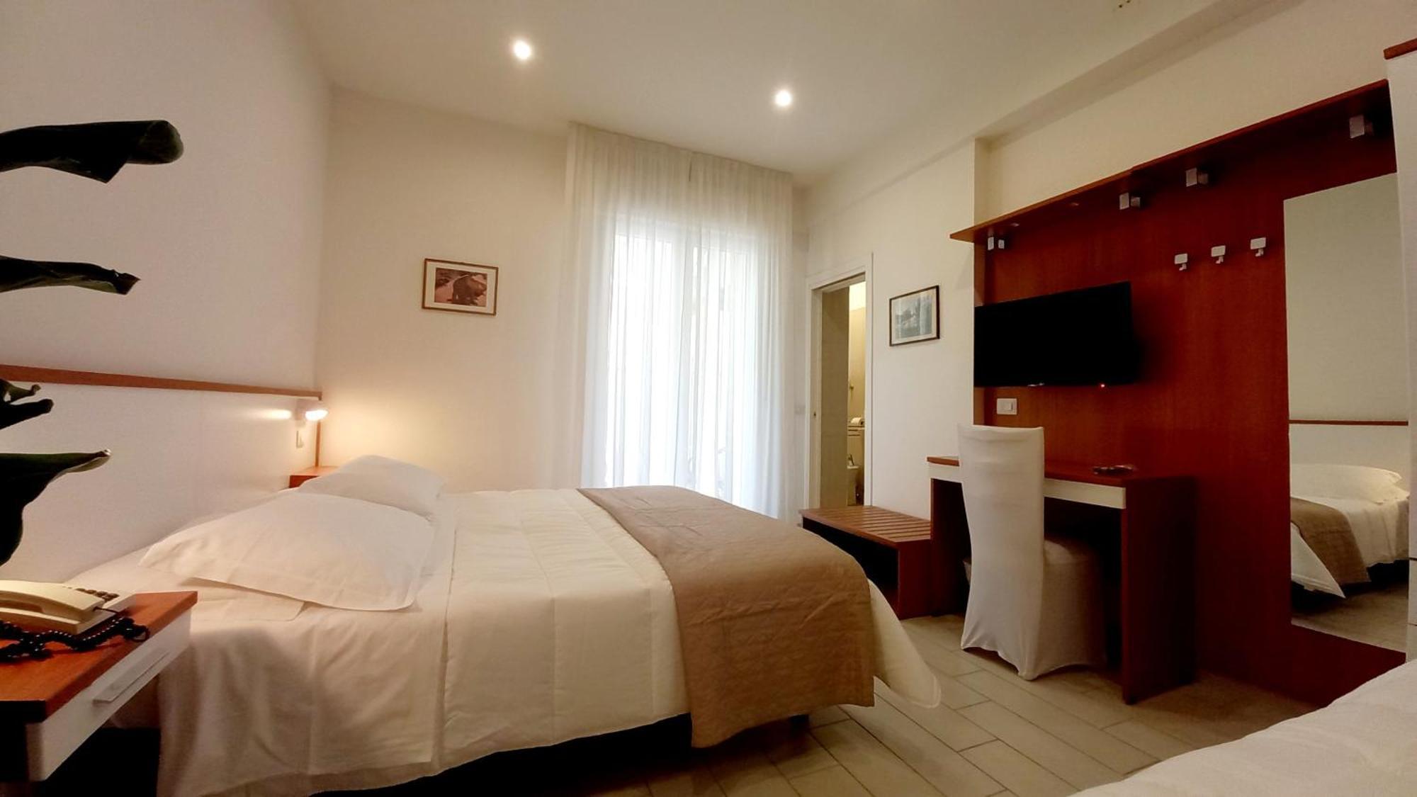 Hotel Brotas Rimini Extérieur photo