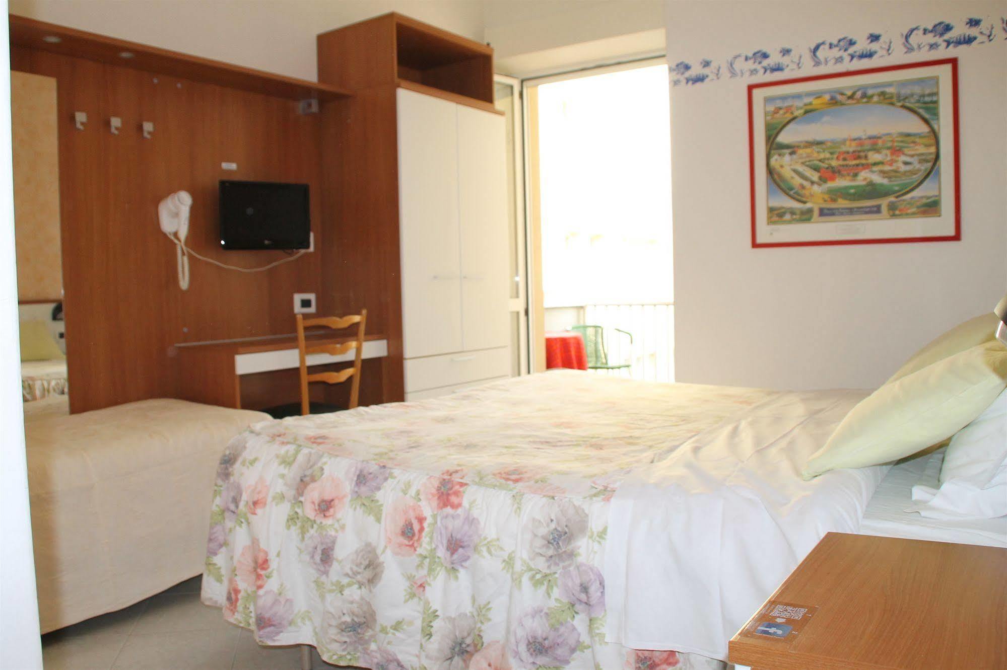Hotel Brotas Rimini Extérieur photo