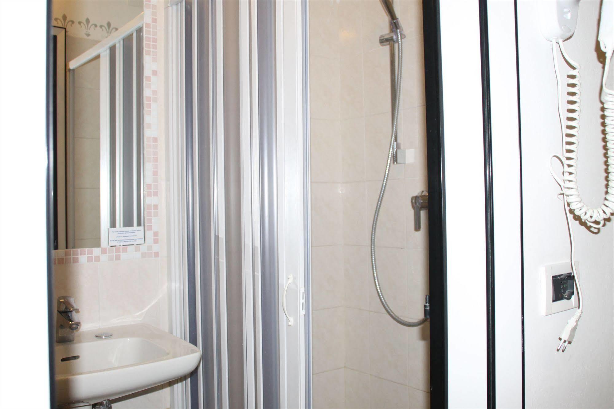 Hotel Brotas Rimini Extérieur photo