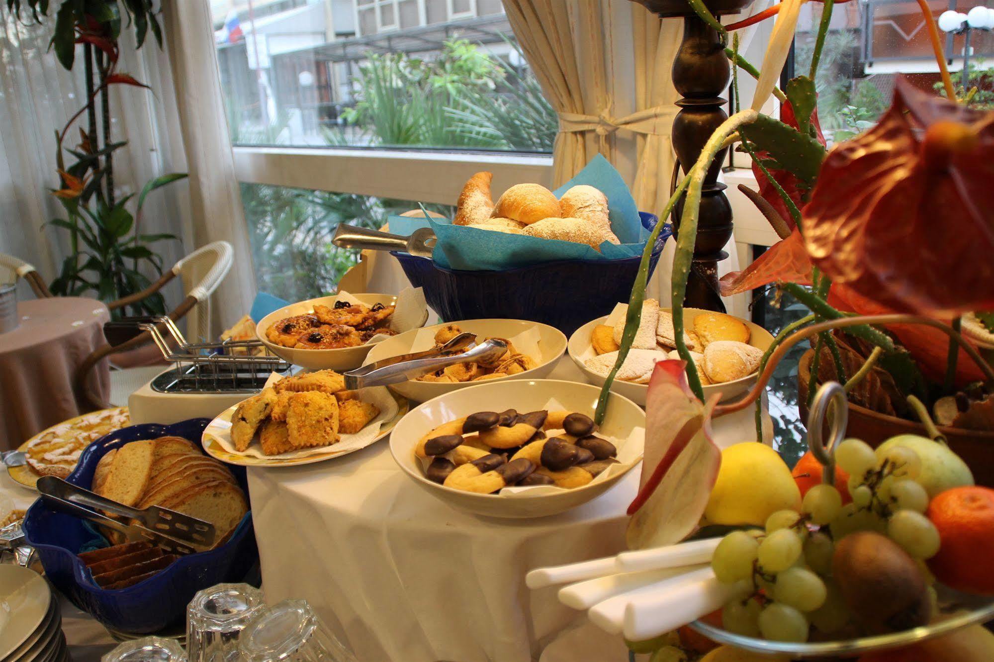 Hotel Brotas Rimini Extérieur photo