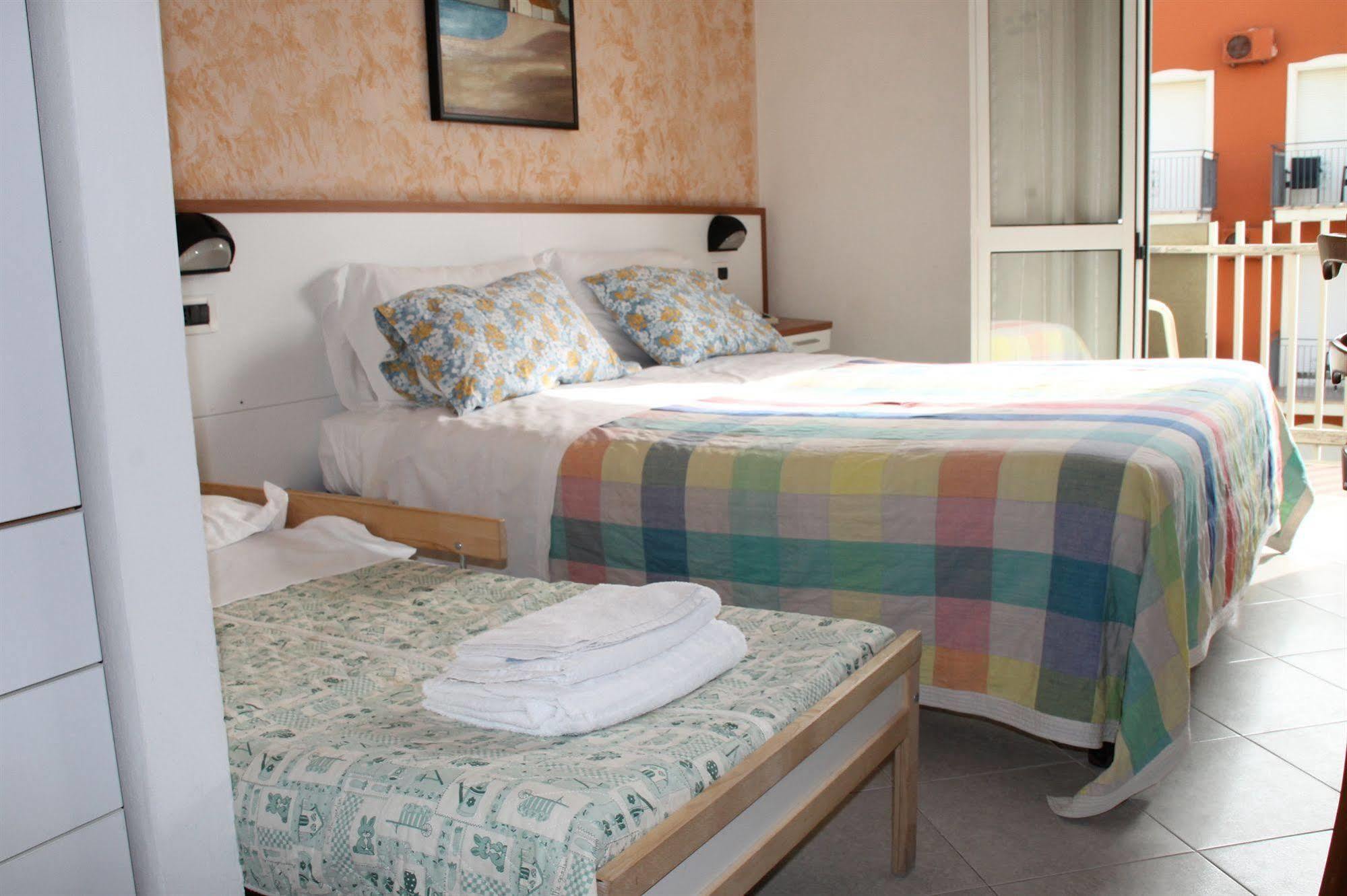 Hotel Brotas Rimini Extérieur photo
